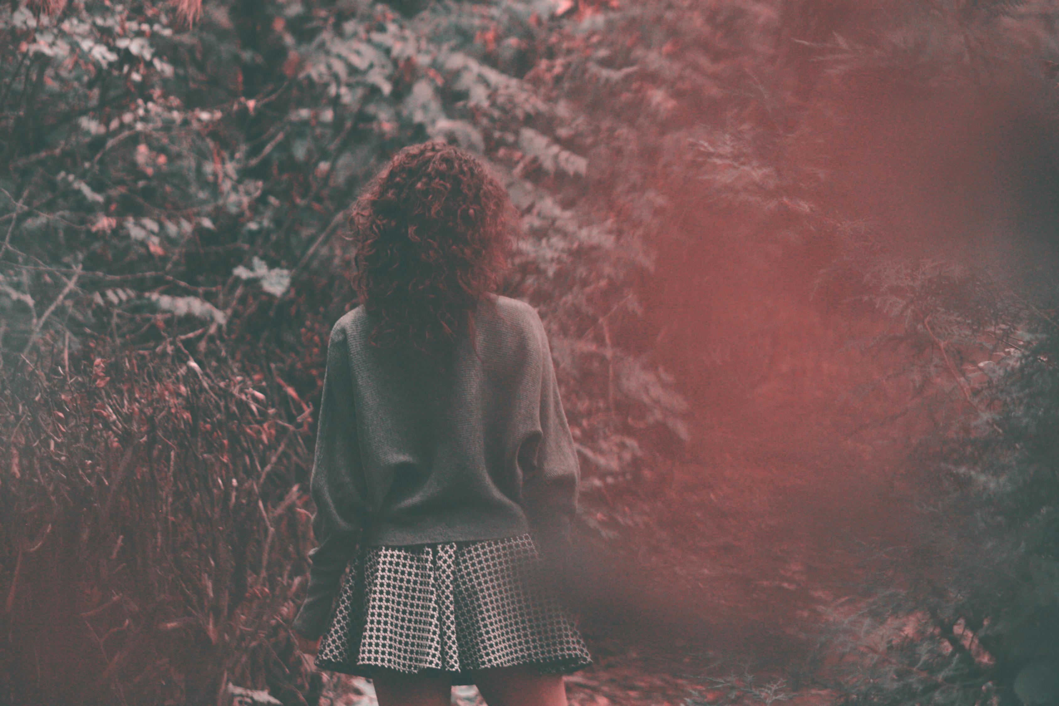 周也，時代印記與超越自我的力量典范