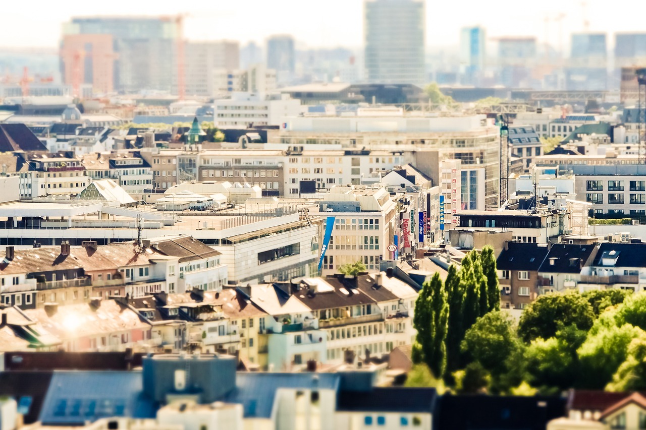 武漢一小區樓棟高空拋排泄物現象探究與反思