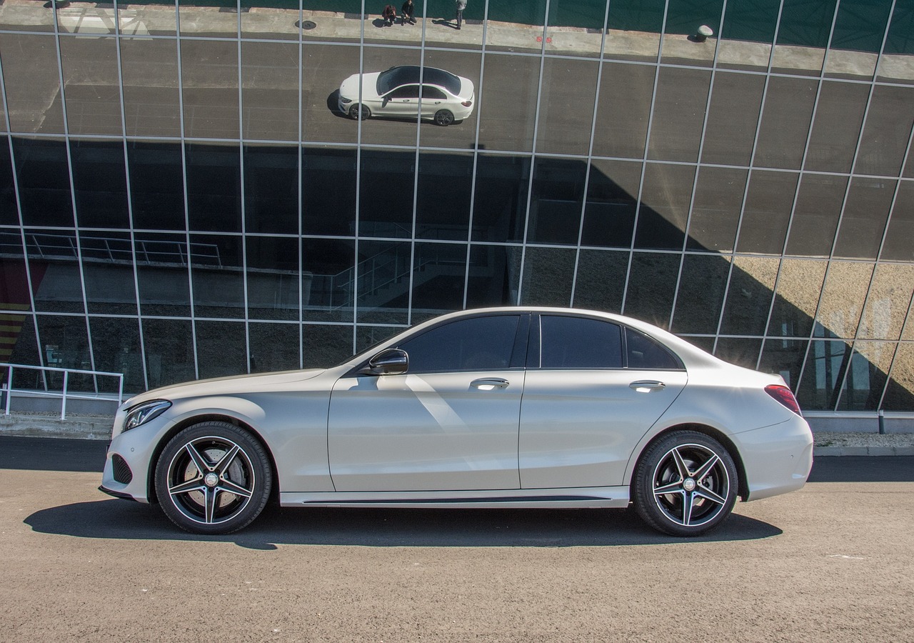 詮釋說明解析：2024新澳門正版免費資木車·網紅版7.28