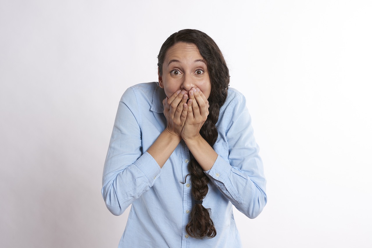 王菲最新短發造型引領時尚潮流