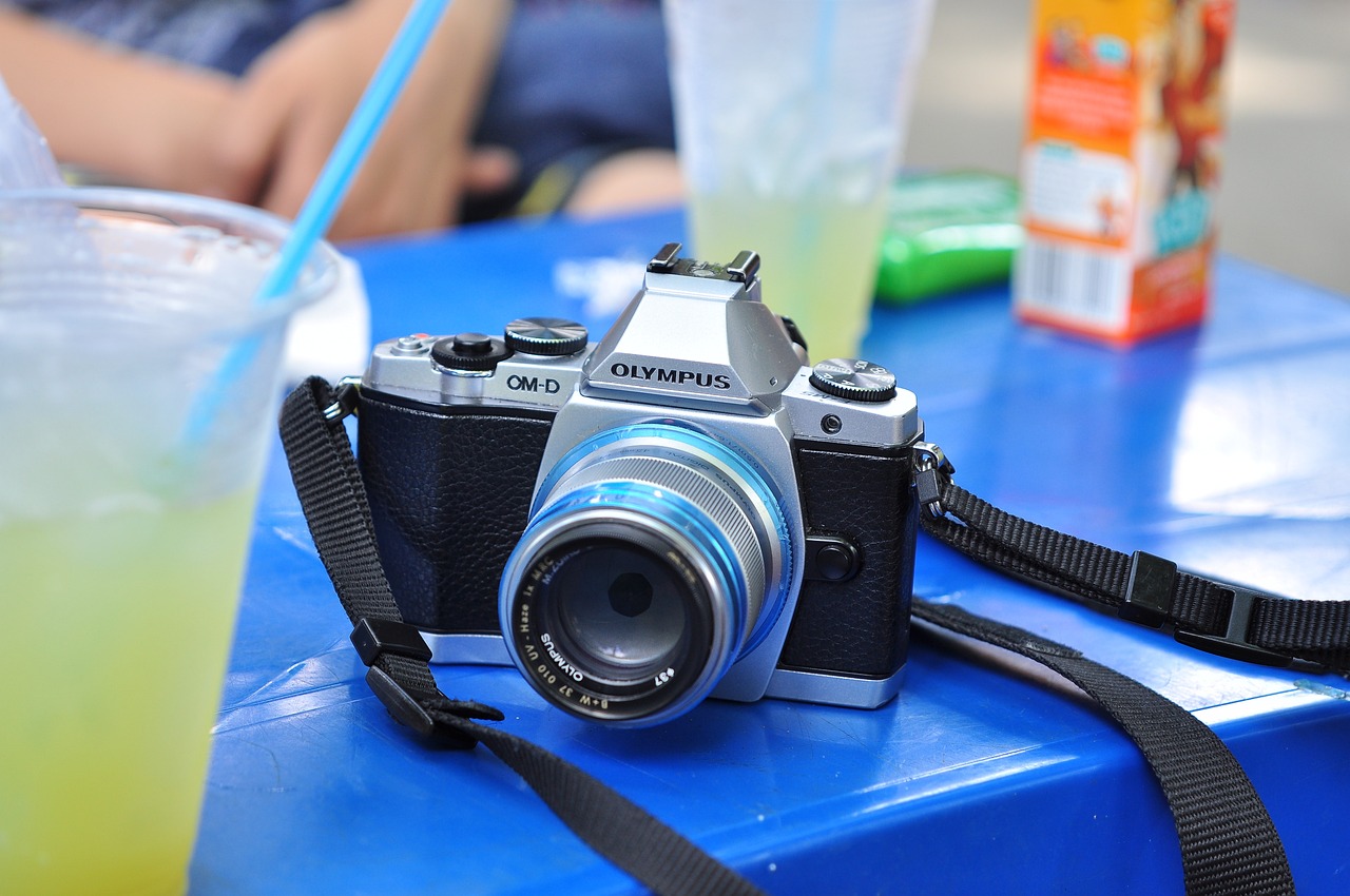 女生動漫頭像，悲傷情緒的風格