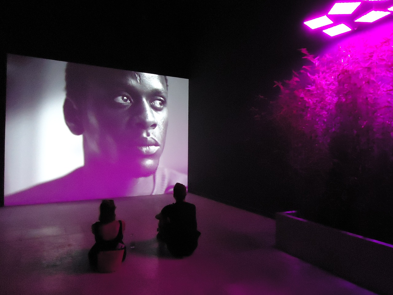 關于成人電影中絲襪的文化意義與藝術探討（敏感內容提示）