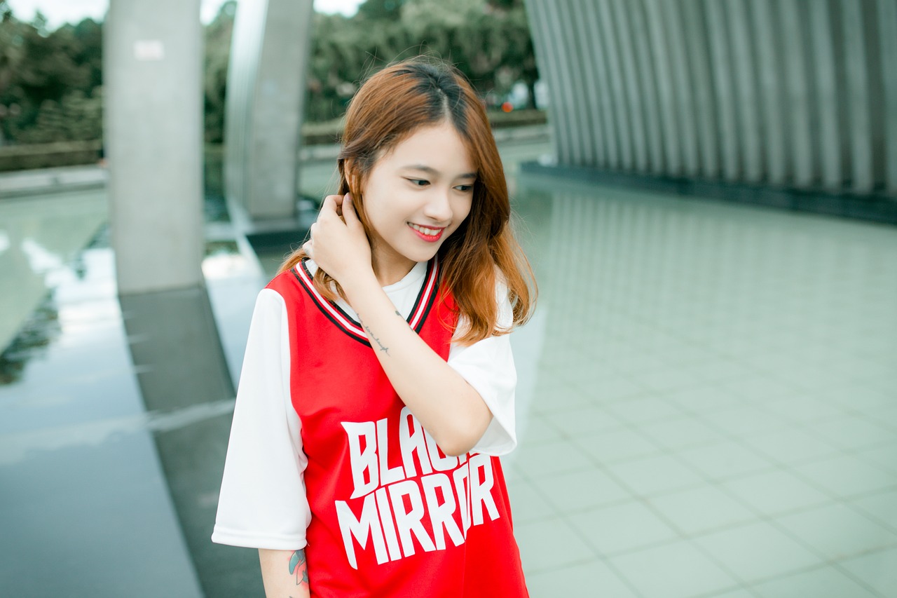 方瓊新發(fā)型亮相,時尚轉(zhuǎn)變中的個人魅力綻放